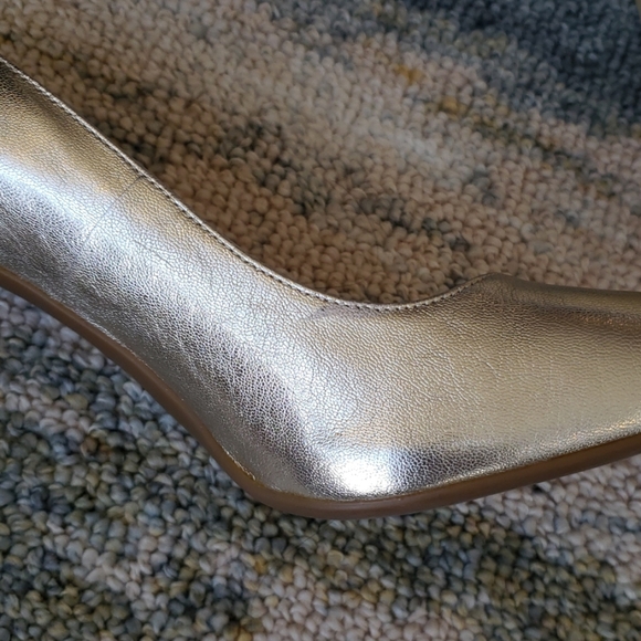 Pale gold Michael Kors pumps in excellent conditio - Picture 6 of 6